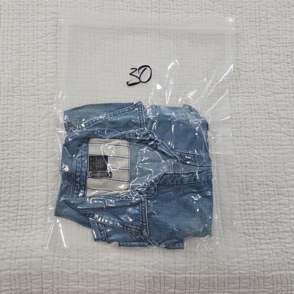 Passport Medium Wash Denim Shirt Women's Medium Pearl Snap Buttons EUC Western - Picture 14 of 14